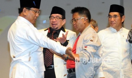 Presiden PKS Sohibul Iman (kedua kanan) bersama Ketua Umum Partai Gerindra Prabowo Subianto beberapa waktu lalu.