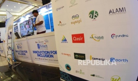 Booth Asosiasi Fintech Syariah pada Pameran “Indonesia FinTech Summit & Expo (IFSE). Penggunaan teknologi artificial intelligence (AI) pada platform teknologi finansial dapat meningkatkan kinerja keuangannya.