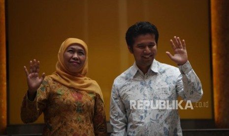 Calon Gubernur Jawa Timur Khofifah Indar Parawansa bersama Calon Wakil Gubernur Jawa Timur Emil Elestianto Dardak resmi didukung oleh DPP Golkar di Kantor DPP Golkar, Jakarta, Rabu (22/11).