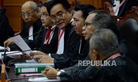 Ketua Tim Hukum Joko Widodo-Ma'ruf Amin, Yusril Ihza Mahendra saat mengikuti sidang lanjutan Perselisihan Hasil Pemilihan Umum (PHPU) Pemilihan Presiden (Pilpres) 2019 di Gedung Mahkamah Konstitusi, Jakarta, Selasa (18/6).