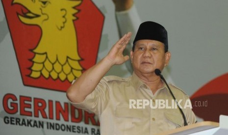 Ketua Umum Partai Gerindra Prabowo Subianto menyampaikan pidato politik di Depok, Jawa Barat,Ahad (1/4).