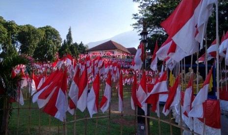 10.001 Bendera Merah Putih Penuhi Gedung Museum Perundingan Linggarjati