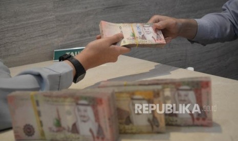 Percakapan Bahasa Arab Ketika Menukar Mata Uang (ilustrasi)