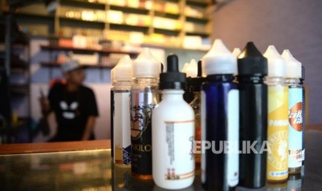 Kenaikan Cukai Vape. Aneka varian cairan rokok elektrik (vape) di Jakarta, Senin (29/1).