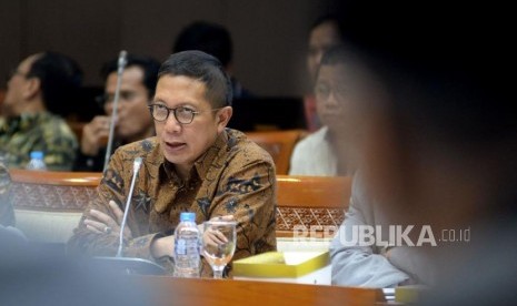 Menteri Agama Lukman Hakim Saifuddin menyampaikan materi pada rapat kerja dengan Komisi VIII DPR di Kompleks Parlemen, Senayan, Jakarta, Kamis (5/9).