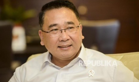 Menteri Desa, Pembangunan Daerah Tertinggal dan Transmigrasi Eko Putro Sandjojo saat sesi wawancara bersama Republika di Jakarta, Kamis (26/9).