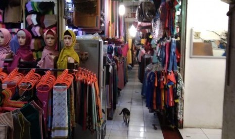  Aktivitas perniagaan di Pasar Baru Bekasi kembali normal pasca insiden kebakaran yang menghanguskan lebih dari 50 kios pekan lalu. 