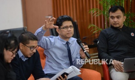 Wakil Ketua KPK Laode M Syarif memberikan paparan saat diskusi media bertajuk 