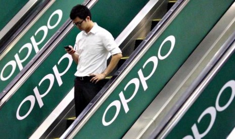 Trio Xiaomi, Oppo, Vivo Tandingi 'AirDrop'. (FOTO: Reuters/Edgar Su)