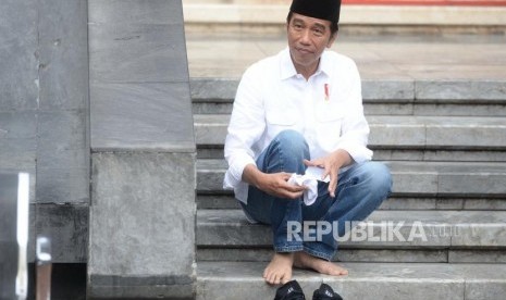 Ziarah Makam Bung Karno. Presiden Joko Widodo usai berziarah ke makam Bung Karno di sela kunjungan kerja di Blitar, Jawa Timur, Kamis (3/1/2019).