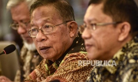 Menteri Koordinator Perekonomian, Darmin Nasution memaparkan paparannya saat kunjungan kerja di Gallery Teknik Institut Teknologi Bandung, Kota Bandung, Jumat (6/9).