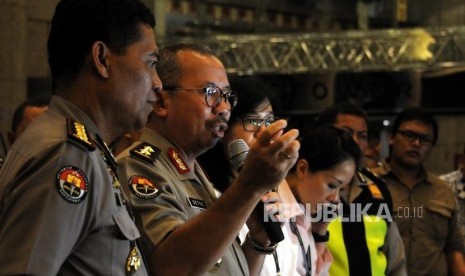 Kabid Humas Polda Metro Jaya Kombes Argo Yuwono bersama Kadiv Humas Polri Irjen Setyo Wasisto saat konferensi pers di Gedung Bursa Efek Indonesia (BEI), Senayan, Jakarta, Selasa (16/1).