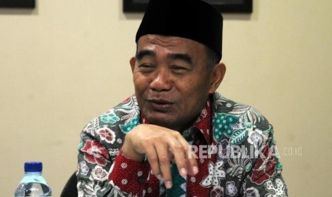  Menteri Koordinator Bidang Pembangunan Manusia dan Kebudayaan (Menko PMK) Muhadjir Effendy mengatakan terdapat sejumlah jebakan saat anak berusia dini.