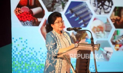 Menteri Kesehatan Nila F Moeloek memberikan sambutan saat acara Pameran Pembangunan Kesehatan dan Teknologi Alat Kesehatan Dalam Negeri 2017 di JIEXPO Kemayoran, Jakarta, Kamis (9/10).