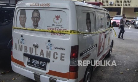 Ambulans Pembawa Batu 22 Mei.Mobil ambulans yang membawa batu saat kerusuhan di Gedung Bawaslu (22/5) malam di Polda Metro Jaya, jakarta Pusat, Kamis (23/5).