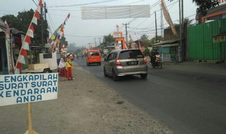 Demi Negeri, Warga Buat Boneka Polisi di Jalan Tasikmalaya-Singaparna