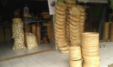 Cigadog, Sentra Kerajinan Bambu Tasik Sejak Zaman Kolonial