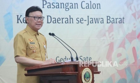 Mendagri Tjahjo Kumolo hadir pada Pembekalan Antikorupsi dan Deklarasi LHKPN Pasangan Calon Kepala Daerah se-Jawa Barat, di Gedung Sate, Kota Bandung, Selasa (17/4).