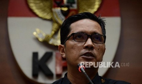 Juru Bicara KPK Febri Diansyah memberikan keterangan saat konferensi pers di Gedung KPK, Jakarta, Selasa (25/6).