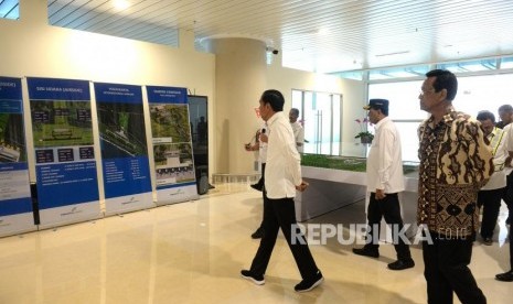 Presiden Kunjungi Yogyakarta International Airport. Presiden Joko Widodo melihat rencana pembangunan Bandara Internasional Yogyakarta, Kulon Progo, Kamis (29/8/2019).