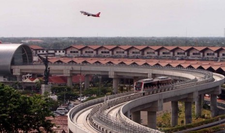 Enggak Pake Repot, Pesan Go-Car Bisa Langsung di Terminal Bandara Soetta. (FOTO: Sufri Yuliardi)