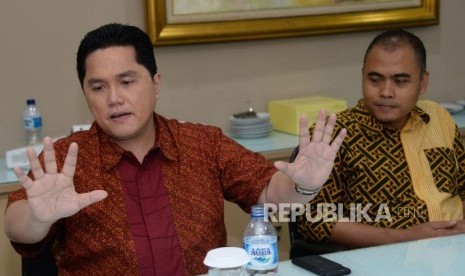 Ketua Tim Kampanye Nasional (TKN) Joko Widodo-Ma'ruf Amin, Erick Thohir memberikan paparan saat berkunjung ke kantor Republika, Jakarta, Rabu (30/1).