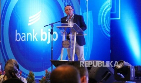 Direktur Kepatuhan dan Manajemen Risiko sekaligus pelaksana tugas Direktur Utama Bank BJB Agus Mulyana menyampaikan sambutan pada Business Review Bank BJB Kuartal IV, di Hotel Crowne Plaza Bandung, Kota Bandung, Rabu (23/1).