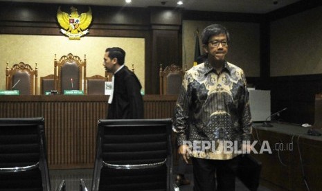 Direktur Utama PT Quadra Solution Anang Sugiana Sudihardjo usai menjalani sidang  perdana dengan agenda pembacaan dakwaan  di Pengadilan Tindak Pidana Korupsi, Jakarta, Rabu (28/3).