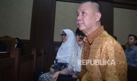 Sidang Eksepsi. Mantan Kepala Badan Penyehatan Perbankan Nasional (BPPN) Syafruddin Arsyad Temenggung   bersiap menjalani sidang dengan agenda pembacaan eksepsi atau nota keberatan di Pengadilan Tipikor, Jakarta, Senin (21/5).