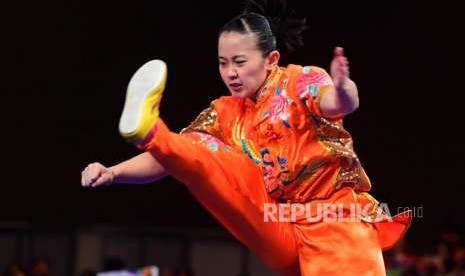 Penampilan Atlet Wushu Indonesia  Felda Elvira Santoso dalam pertandingan Cabang   Wushu Chanquan  Putri Asian Games 2018 di Jie Expo Kemayoran, Jakarta, Minggu (19/8).