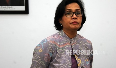 Menteri Keuangan Sri Mulyani usai penandatanganan Surat Keputusan Bersama (SKB) di Kementerian Koordinator Bidang Pembangunan Manusia dan kebudayaan, Jakarta, Senin (18/12).