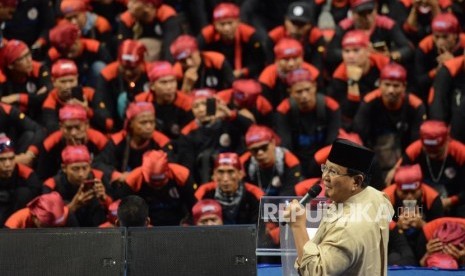 Calon Presiden Nomor Urut 02 Prabowo Subianto saat menyampaikan pidato di Hall Sports Mall, Kelapa Gading, Jakarta, Rabu (6/2).