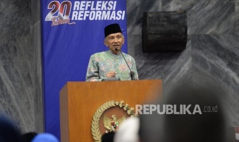 Refleksi Reformasi. Tokoh Reformasi Amien Rais memberikan paparan saat 20 Tahun Refleksi Reformasi di Komplek Parlemen Senayan, Jakarta, Senin (21/5).