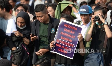 Aksi Mahasiswa Gejayan Memanggil. Mahasiswa dari berbagai kampus turun menggelar aksi unjuk rasa di Jalan Gejayan, Yogyakarta, Senin (23/9/2019).