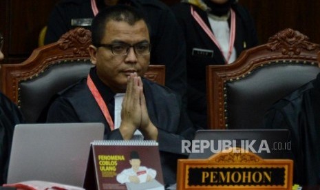 Denny Indrayana. PKS-Gerindra menyindir Arteria Dahlan, PDIP justru menyalahkan Denny Indrayana.