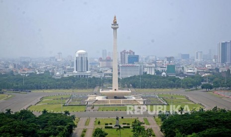 Suasana kawasan Monas terlihat dari salah satu gedung di Jakarta, Kamis (2/11).