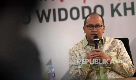 Ketua Umum Kamar Dagang dan Industri Indonesia Rosan Roeslani memberikan paparannya saat acara diskusi di Rumah Cemara, Jakarta, Senin (15/10).