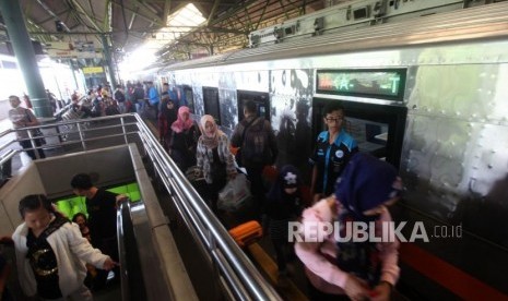 Holidaymakers at Gambir station, Jakarta, on Tuesday (May 5).