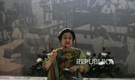 Mantan presiden Megawati Soekarnoputri yang juga Ketua Dewan Pengarah Badan Pembinaan Ideologi Pancasila (BPIP) menyampaikan pidato pada acara Peringatan 73 Tahun Lahirnya Pancasila di Museum Filateli, Jakarta, Kamis (31/5).