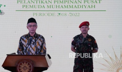 Ketua Umum PP Muhammadiyah Haedar Nasir memberikan sambutan pada acara pelantikan pengurus PP Pemuda Muhammadiyah periode 2018-2022 di Gedung Dakwah Muhammadiyah, Jakatra, Jumat (28/12) malam. 