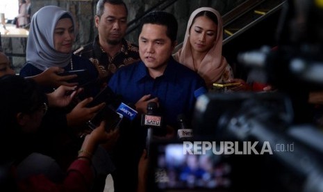 Ketua Tim Kampanye Nasional Jokowi-Ma'ruf Erick Thohir memberikan keterangan kepada wartawan disela pertemuan bersama duta besar negara Uni Eropa di Hotel Gran Melia, Kuningan, Jakarta, Kamis (24/1).