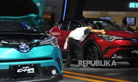 Suasana Pameran otomotif Indonesia International Motor Show (IIMS) 2019 di JIExpo Kemayoran, Jakarta, Kamis (25/4).