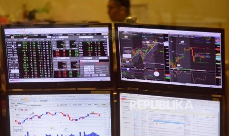 Layar Pergerakan indeks harga saham gabungan (IHSG) di Bursa Efek Indonesia (BEI), Jakarta. ilustrasi