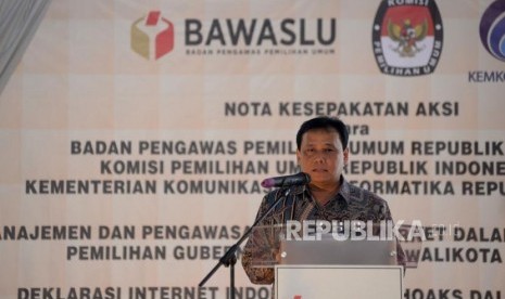 Ketua Bawaslu Abhan memberikan sambutan pada acara penandatanganan nota kesepakatan aksi di Kantor Bawaslu, Jakarta, Rabu (31/1).