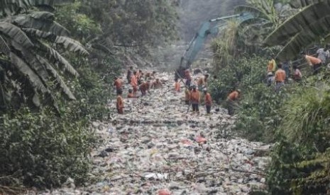  Sampah di kali