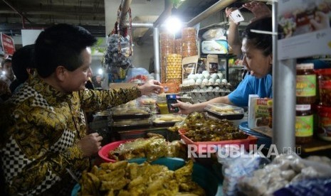 Uji coba penerapan pembayaran non tunai di pasar tradisional (ilustrasi)