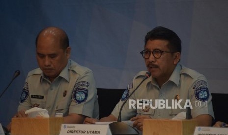 Dirut Jasa Raharja Budi Rahardjo S (kanan) bersama jajaran direksi.