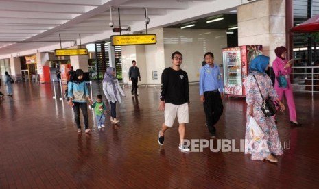 Suasana kondisi kedatangan di Terminal dua Bandara Soekarno-Hatta, Tangerang, Banten, Rabu (21/2).