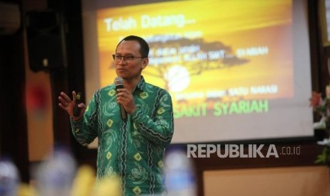 Ketua IHEX Burhanudin Hamid memberikan paparannya saat acara Silaturahmi Stakeholders Rumah Sakit Syariah di Rumah Sakit Islam Jakarta, Kamis (8/2).