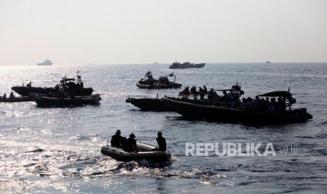 Joint SAR team search for Lion Air flight JT 610 debris and victims at Karawang waters, West Java, Thursday (Nov 1).